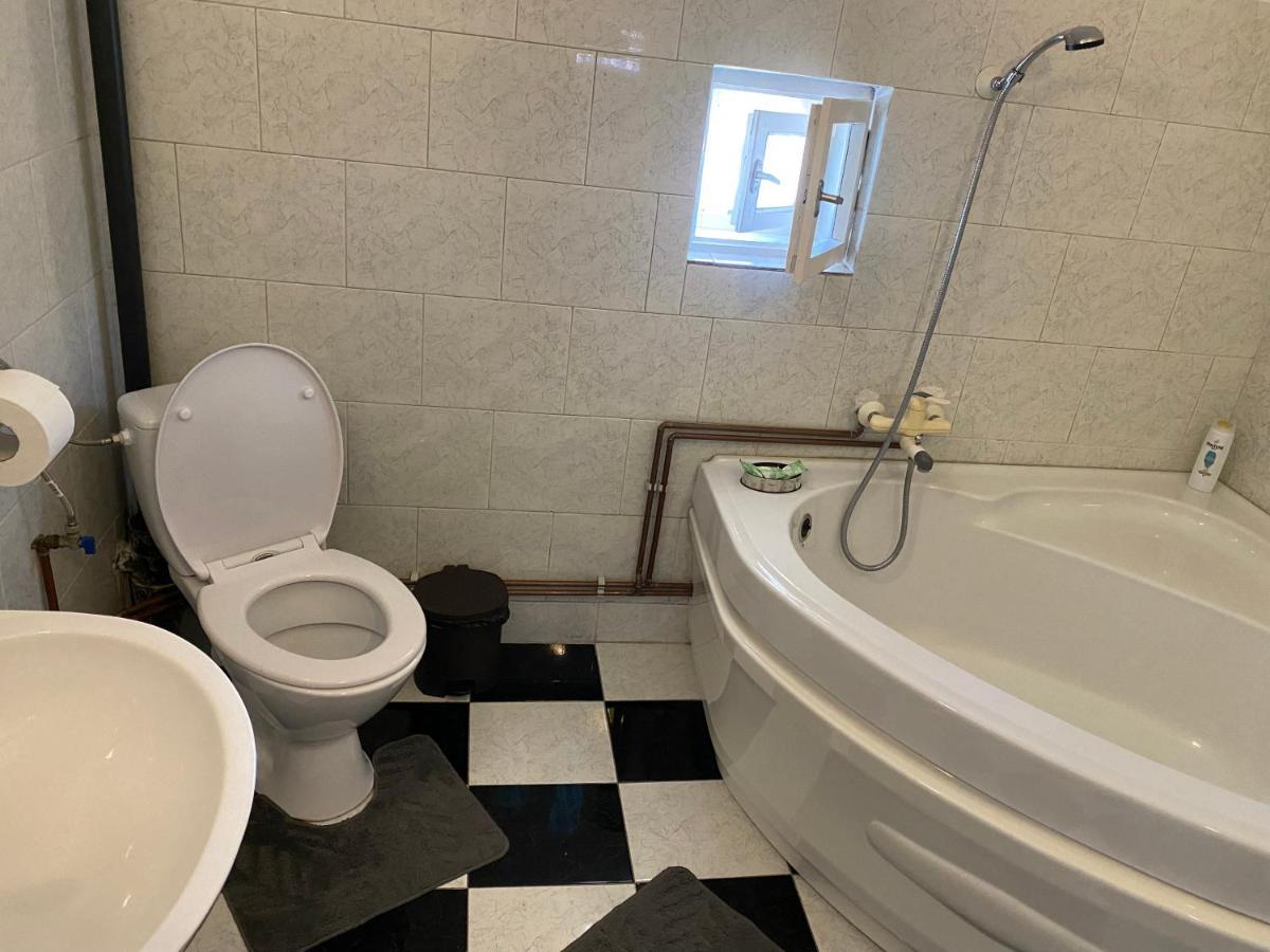 Apartament Mansarda Appartamento Curtea de Argeş Esterno foto