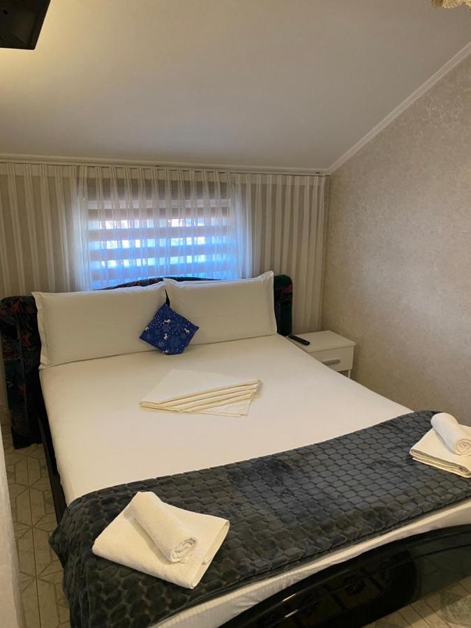 Apartament Mansarda Appartamento Curtea de Argeş Esterno foto